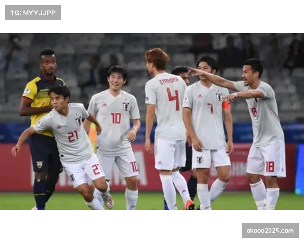 拜仁利用间接任意球配合由穆西亚拉扳平总比分