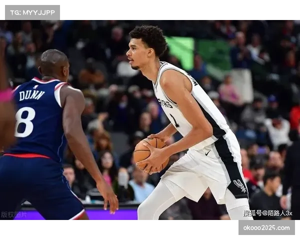 文班亚马荣膺本赛季篮板王与盖帽王，历史最年轻